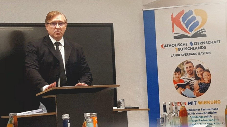 Herr OR Alexander Pfister M.A., Hauptabteilungsleiter Schule und Religionsunterricht im Erzbischöflichen Ordinariat Bamberg, Referent und Gast auf der KED-Landeselternratssitzung der Katholischen Elternschaft Deutschlands, Landesverband Bayern, am 09.10.2026 im CPH Nürnberg.