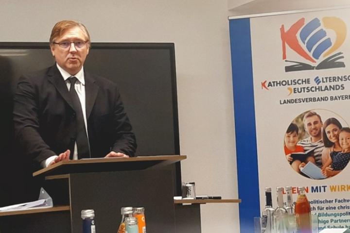 Herr OR Alexander Pfister M.A., Hauptabteilungsleiter Schule und Religionsunterricht im Erzbischöflichen Ordinariat Bamberg, Referent und Gast auf der KED-Landeselternratssitzung der Katholischen Elternschaft Deutschlands, Landesverband Bayern, am 09.10.2026 im CPH Nürnberg.