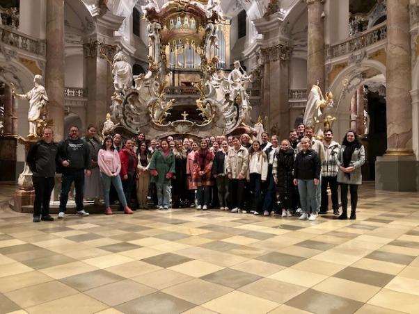 Gruppenfoto in der Basilika